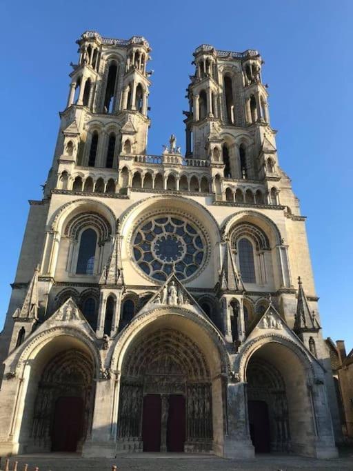 Suite De Charme Au Pied De La Cathedrale Laon Buitenkant foto