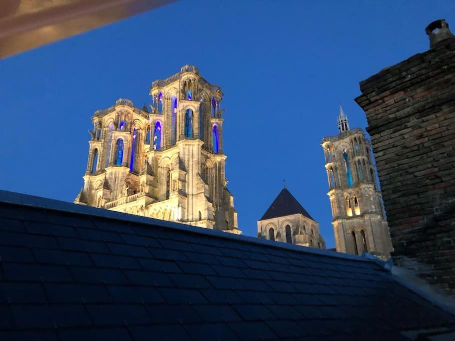 Suite De Charme Au Pied De La Cathedrale Laon Buitenkant foto